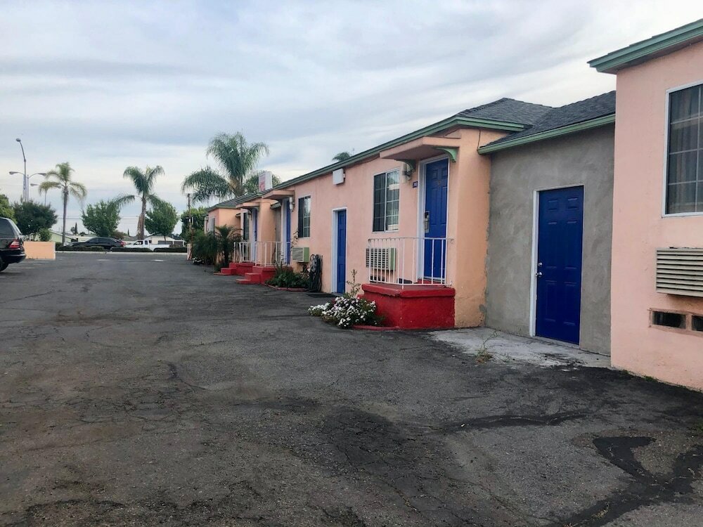 Фото La Petite Rouge Motel