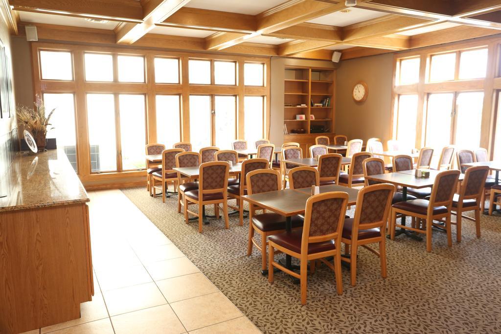 Фото Sterling Hotel and Suites