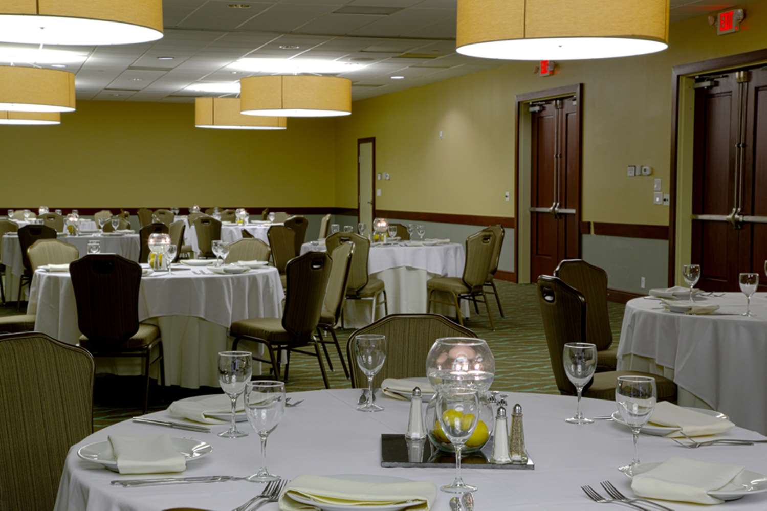 Фото Embassy Suites Hotel Dallas Market Center