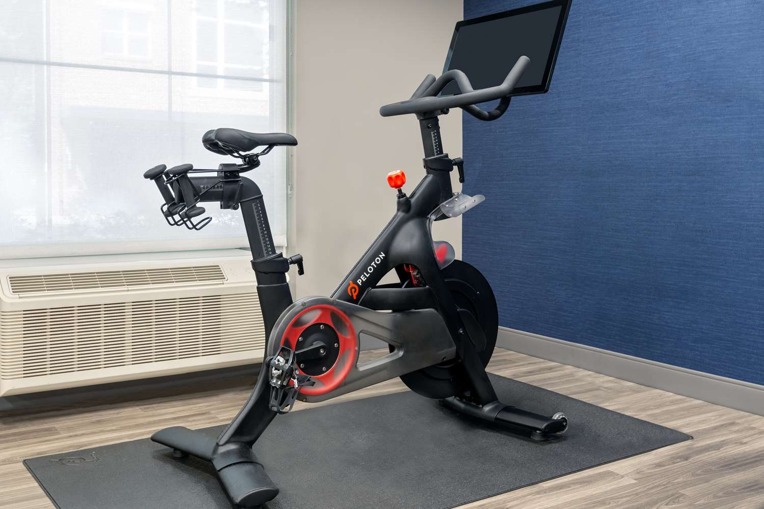 Фото Hampton Inn & Suites Charlottesville-At the University