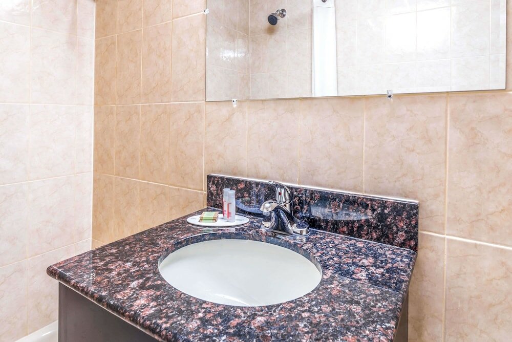 Фото Super 8 by Wyndham North Bergen NJ NYC Area