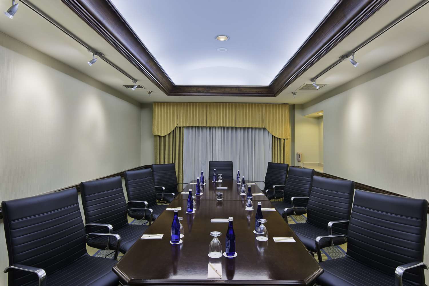 Фото DoubleTree by Hilton San Pedro - Port of Los Angeles