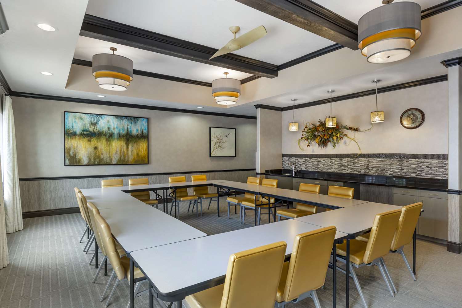 Фото Best Western Plus Emerald Inn & Suites