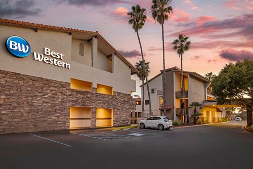 Внешний вид отеля Best Western Carlsbad by the Sea в Карлсбаде, фото 4