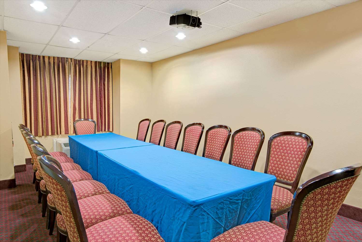 Фото Microtel Inn & Suites by Wyndham Raleigh