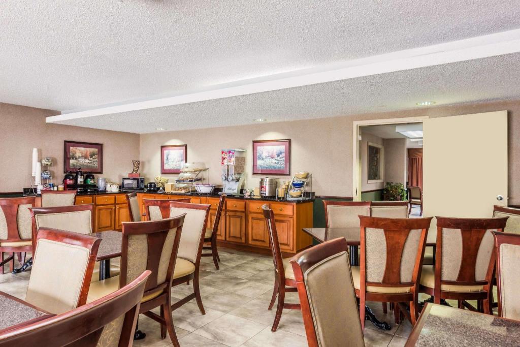 Фото Days Inn by Wyndham Fort Payne