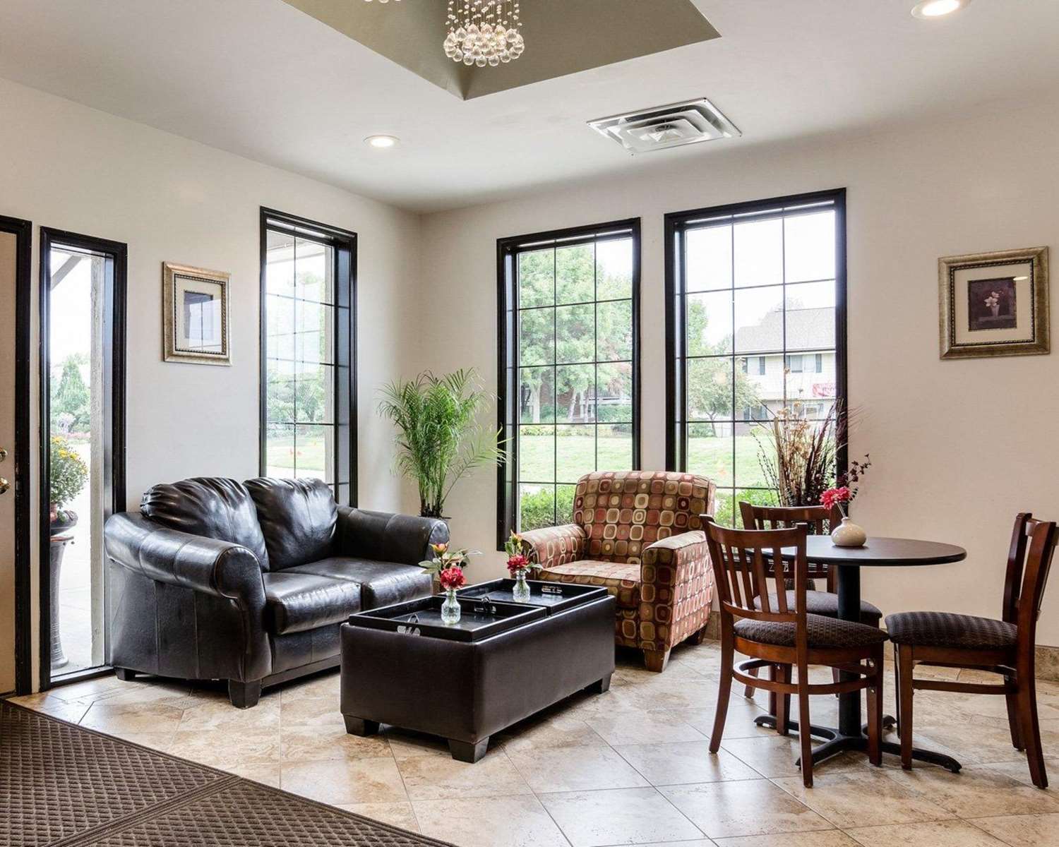 Фото Econo Lodge University