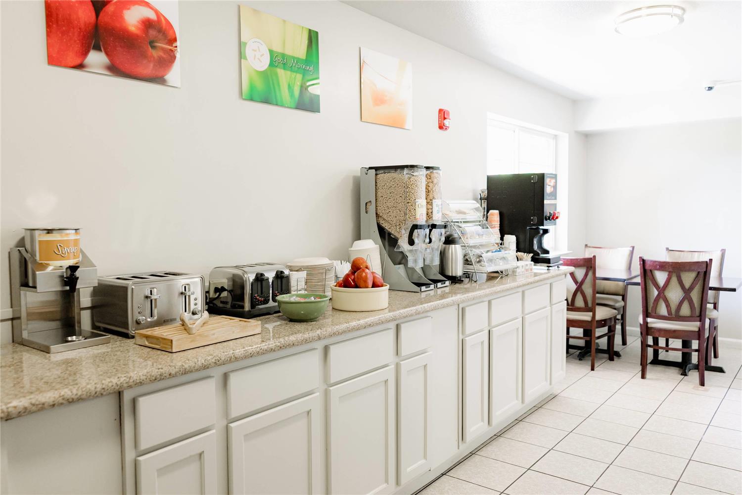 Фото Quality Inn & Suites Lathrop - South Stockton