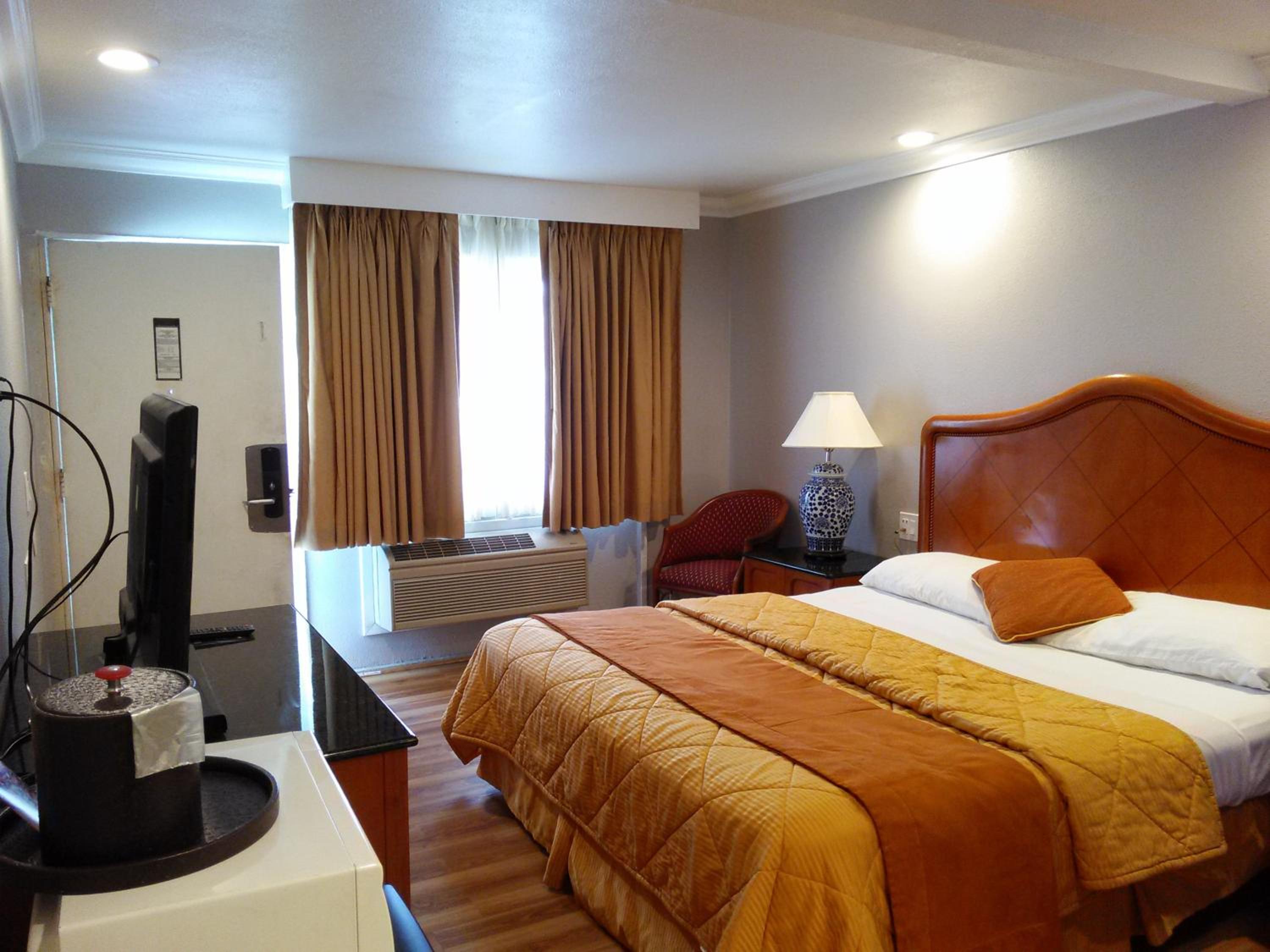 Фото Highlander Motel