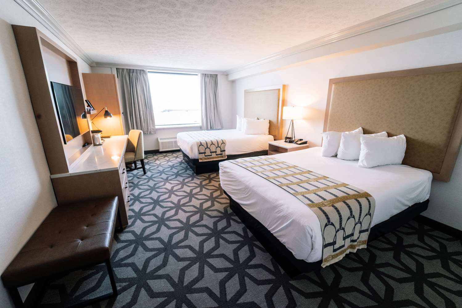 Фото Galt House Hotel Trademark Collection by Wyndham