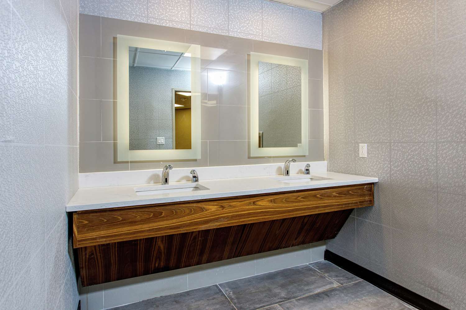 Фото DoubleTree by Hilton Appleton