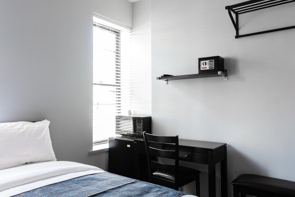 Фото The Park Ave North Hotel