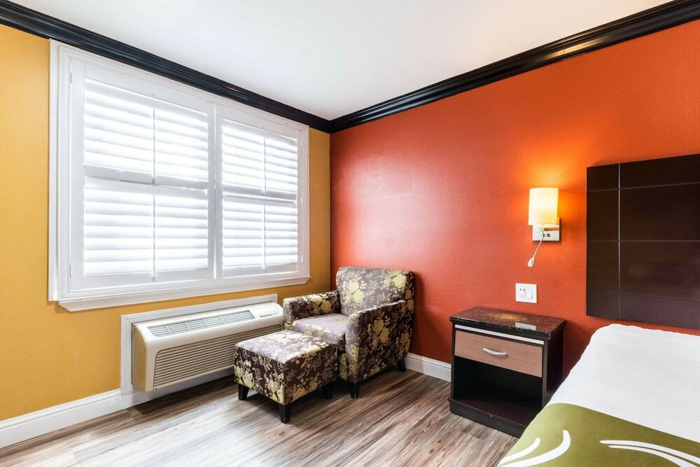 Фото Quality Inn & Suites