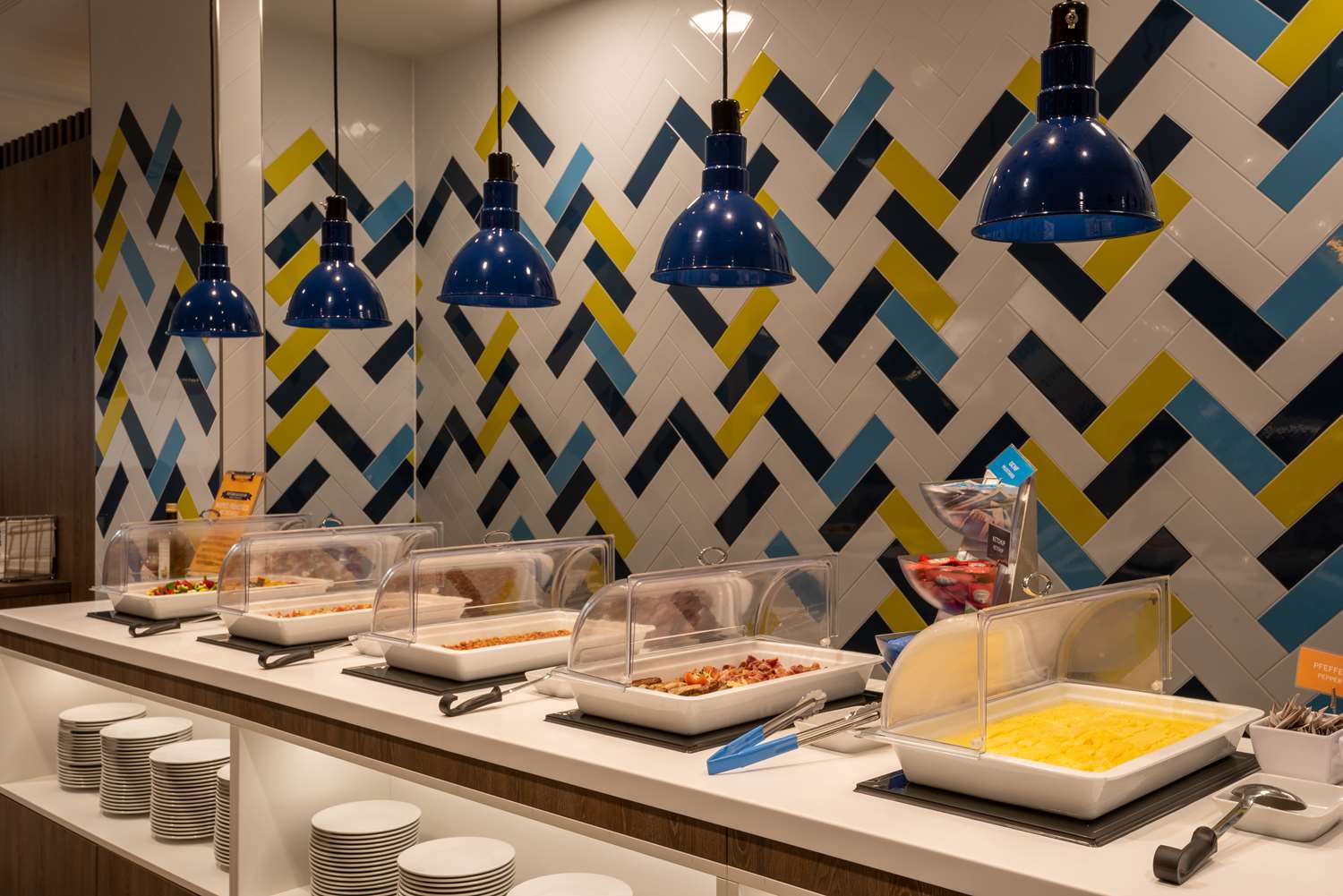 Фото Hampton by Hilton Düsseldorf City Centre