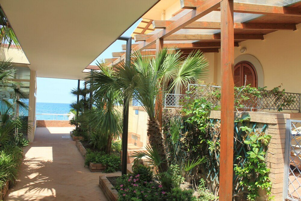 Фото Hotel La Darsena