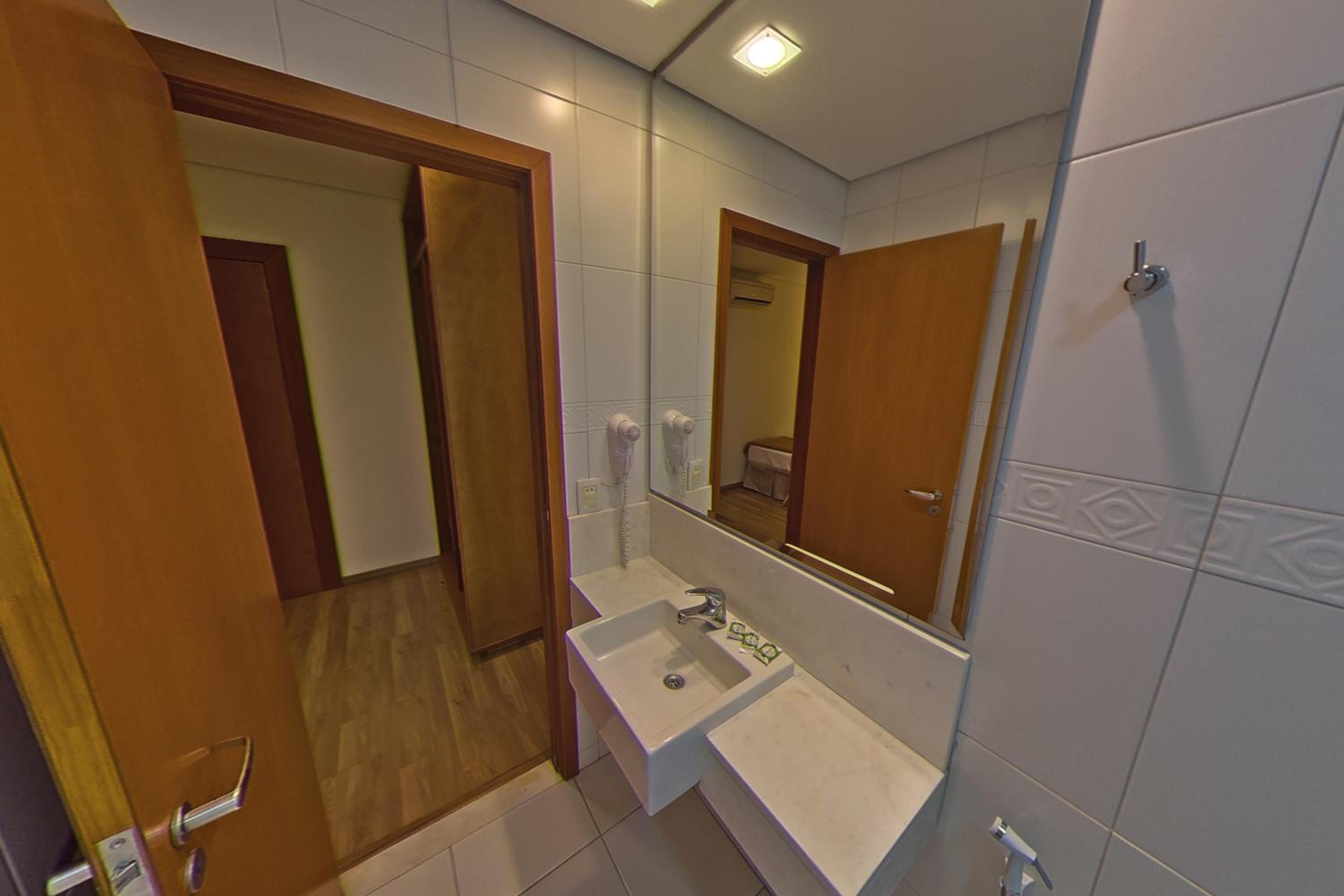 Фото Shelton Hotel