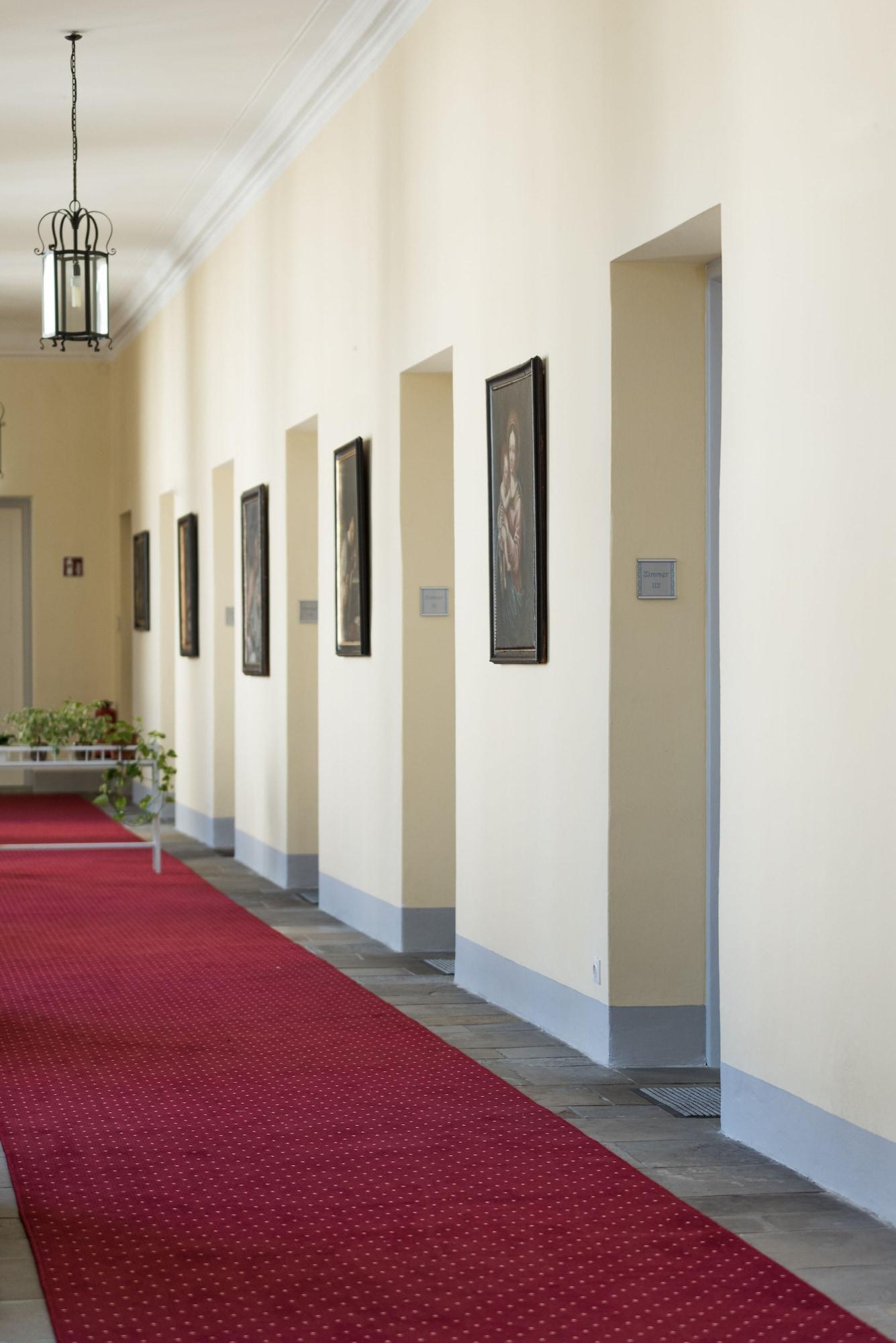 Фото Gästehaus im Priesterseminar Salzburg