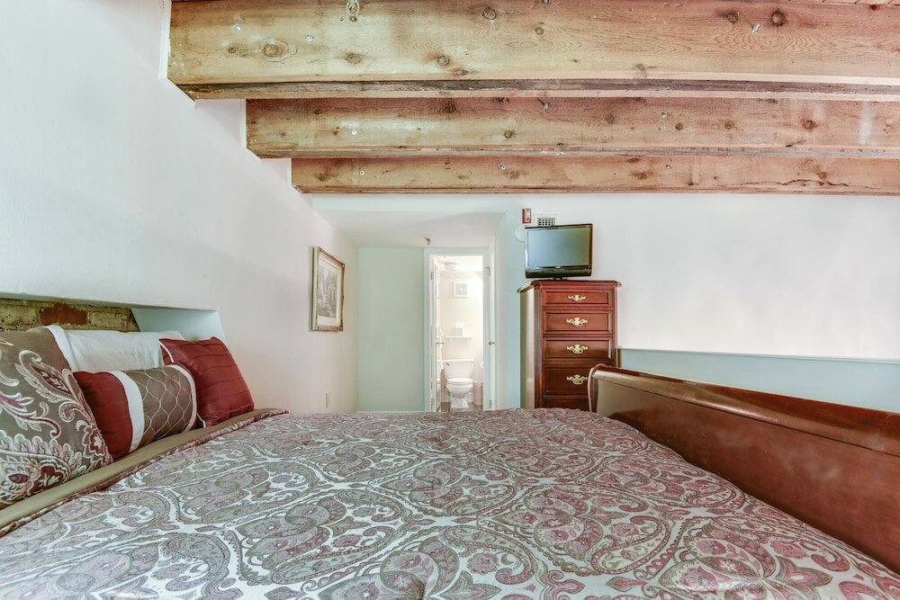 Фото Plaza Suites Downtown New Orleans