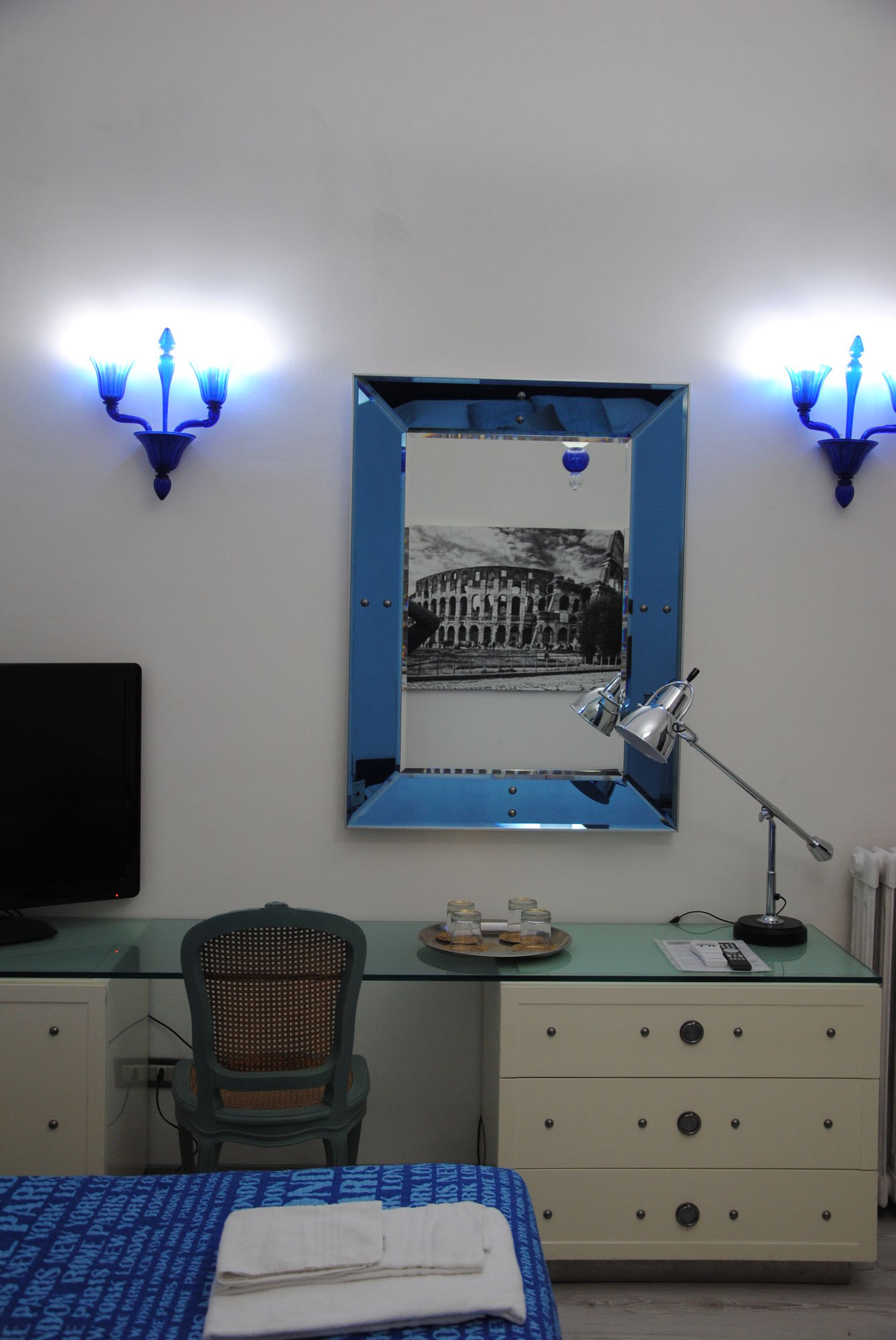 Фото White Vatican