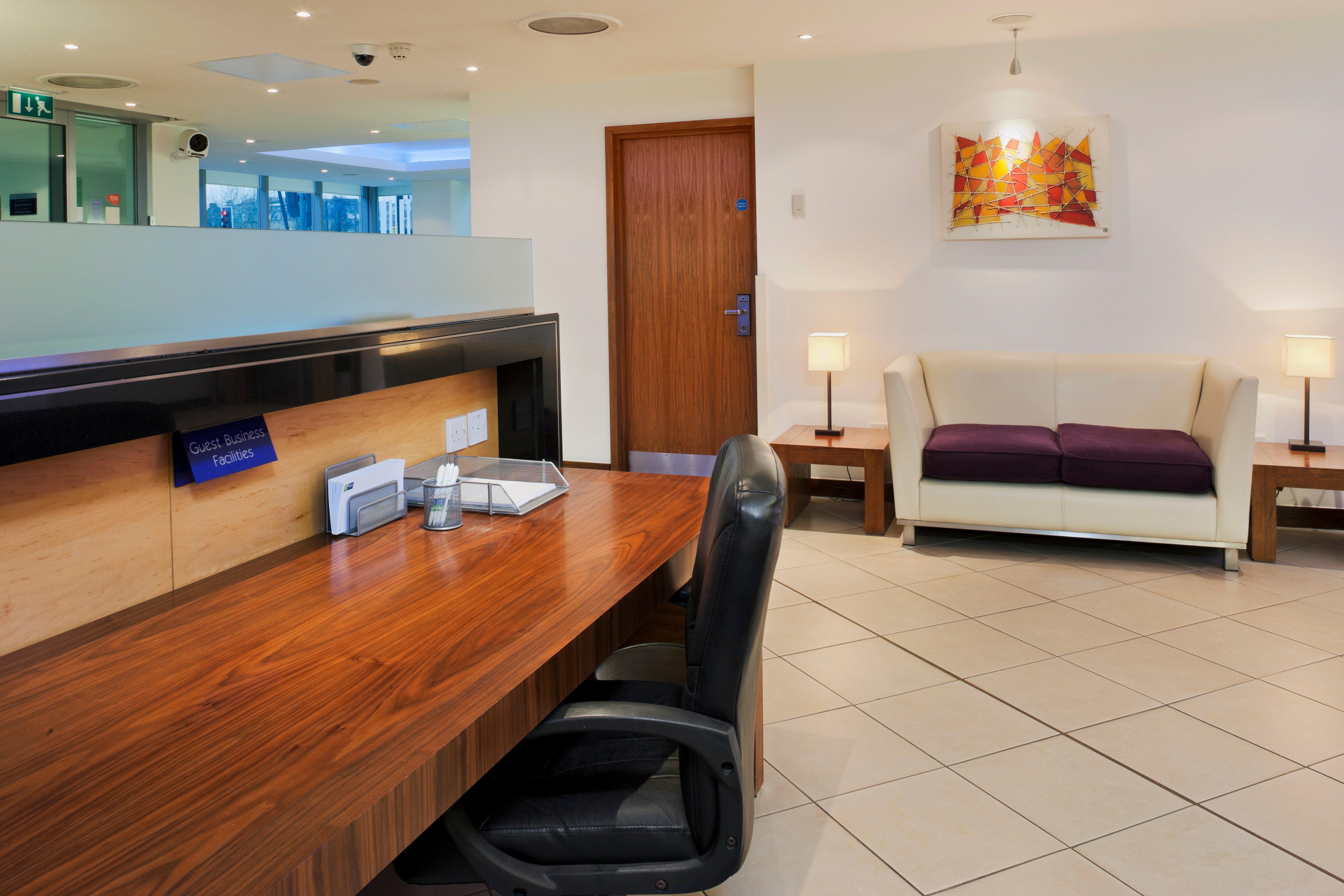 Фото Holiday Inn Express London - Swiss Cottage, an Ihg Hotel