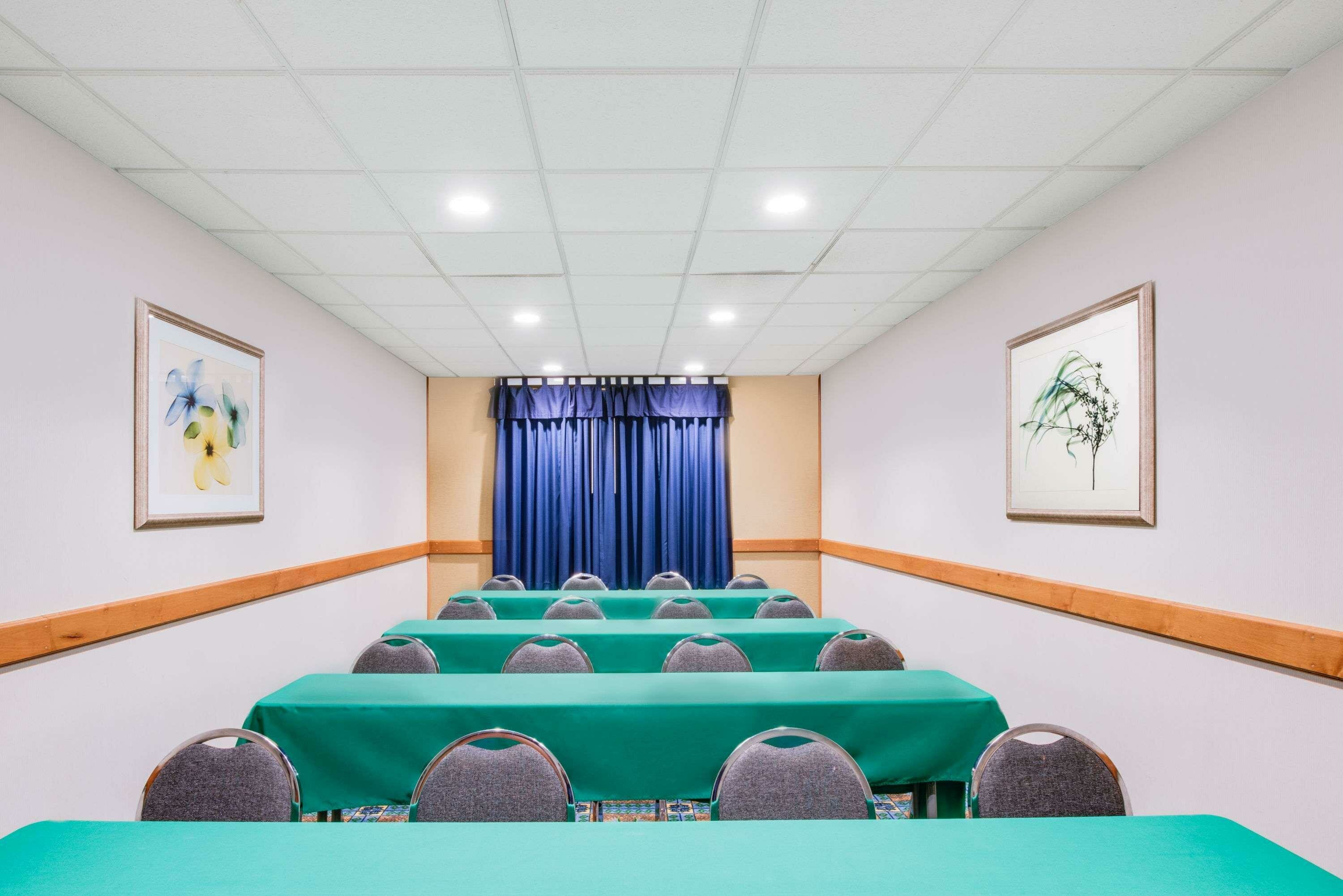 Фото Wingate by Wyndham - York