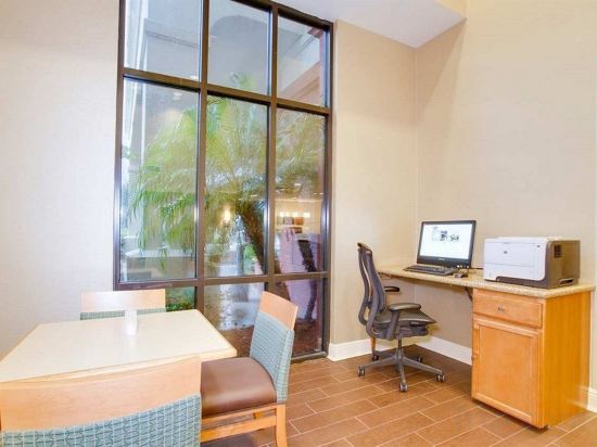 Фото Hampton Inn & Suites Tampa East