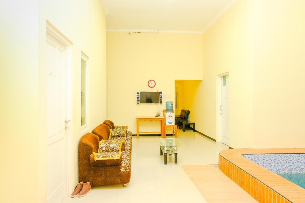 Фото Oyo 314 Emas 23 Guest House Syariah