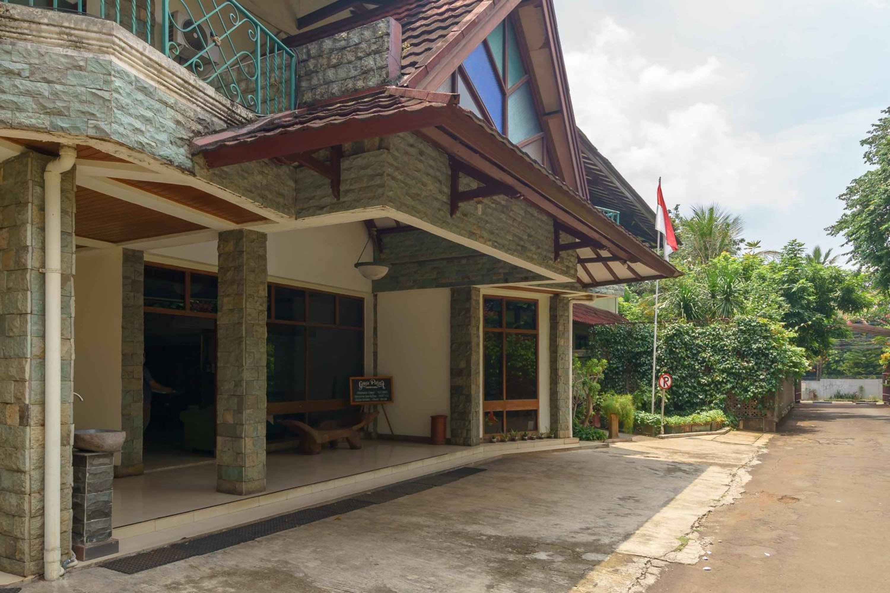 Фото RedDoorz near Kampung Gajah