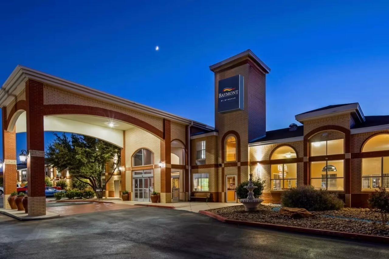 Фото Best Western Plus Lubbock Windsor Inn