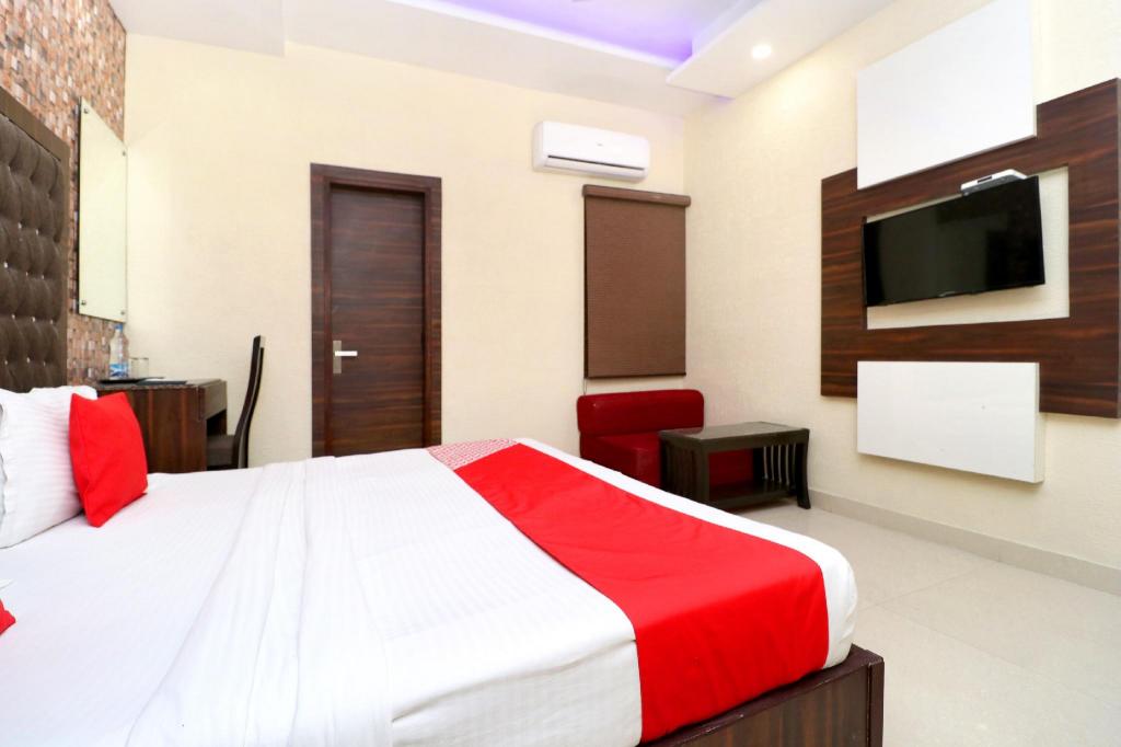 Фото Azaad Lifestyle Hotel by Oyo Rooms
