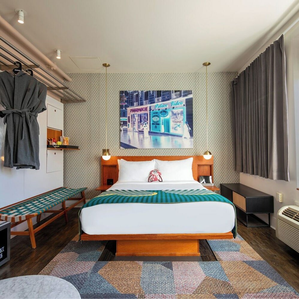 Фото The Drake Hotel