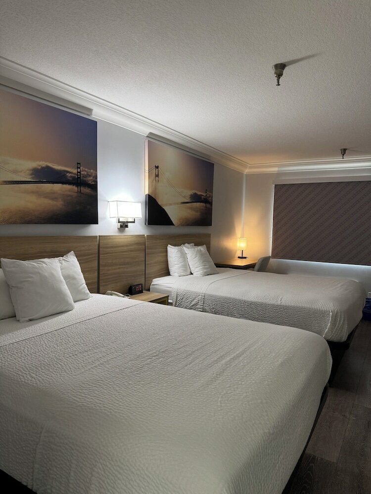 Фото Days Inn by Wyndham Near City Of Hope