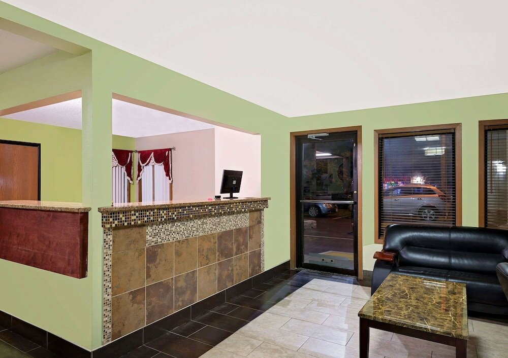 Фото Super 8 by Wyndham Muncie/Ball St. College Area