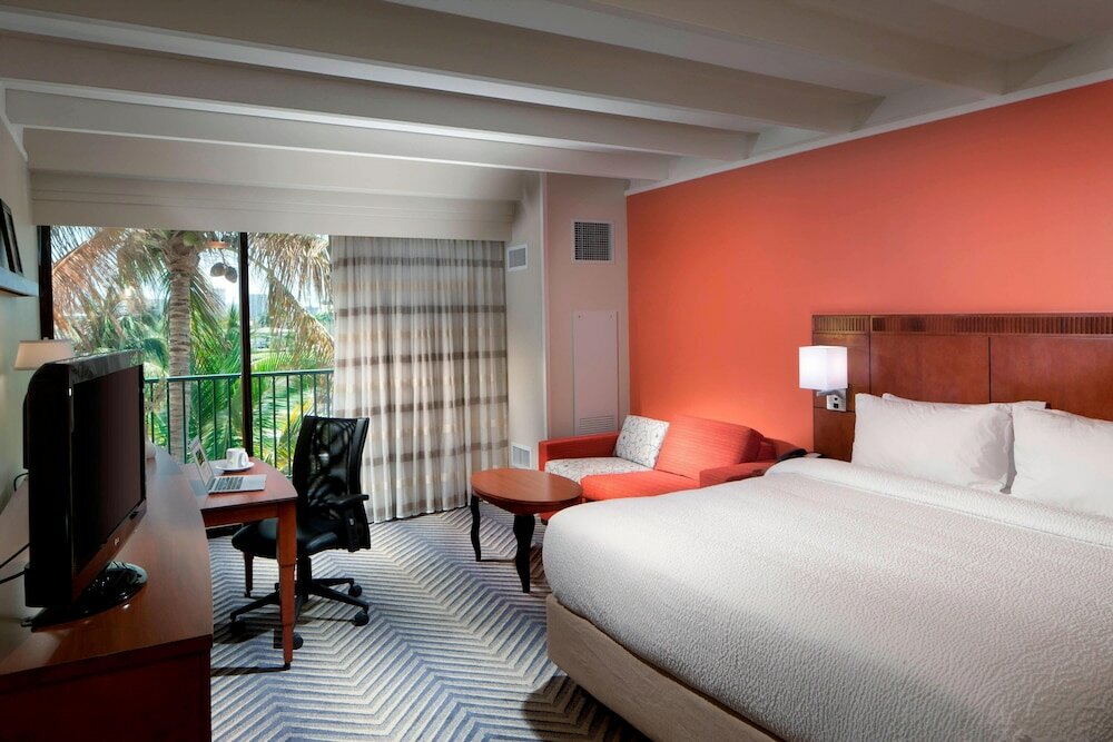 Фото Courtyard by Marriott Fort Lauderdale East/Lauderdale-by-the-Sea