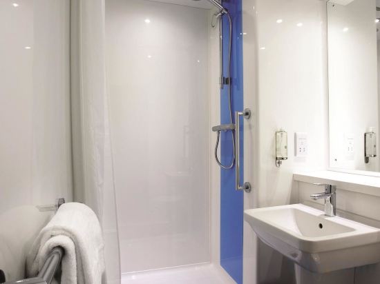 Фото Travelodge Edinburgh Cameron Toll