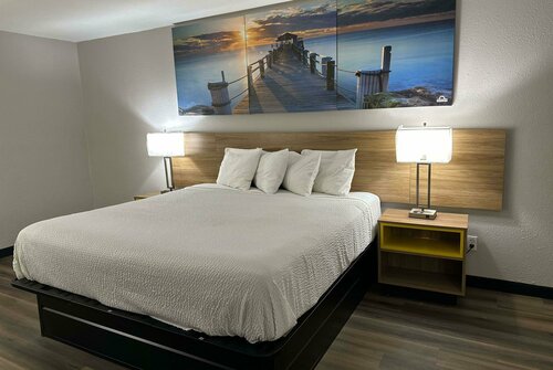 Гостиница Days Inn by Wyndham Huntington