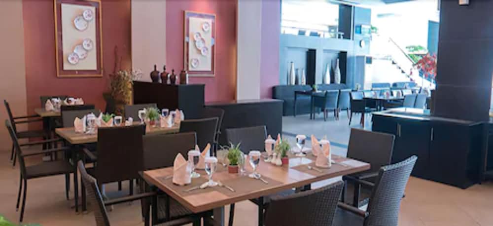 Фото Grage Hotel Cirebon