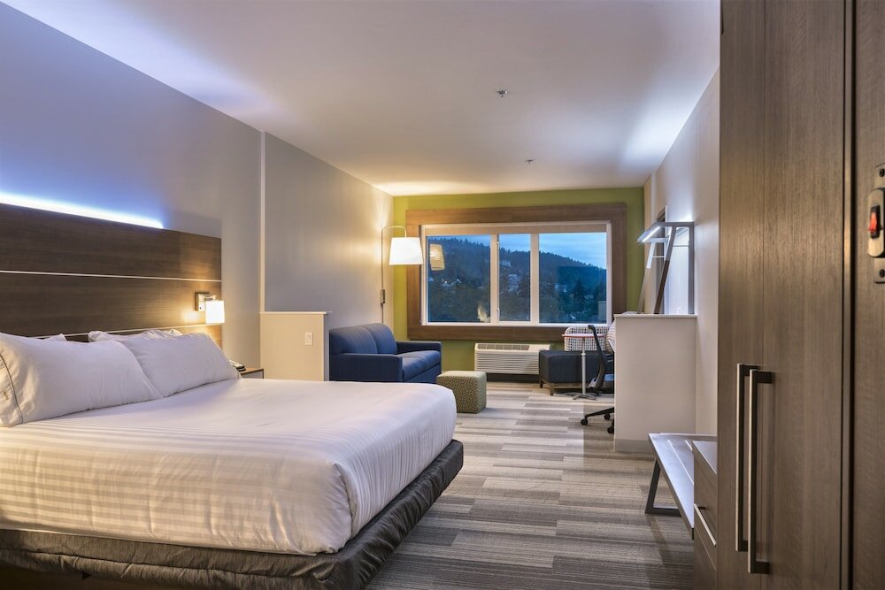 Фото Holiday Inn Express & Suites Victoria Colwood by IHG