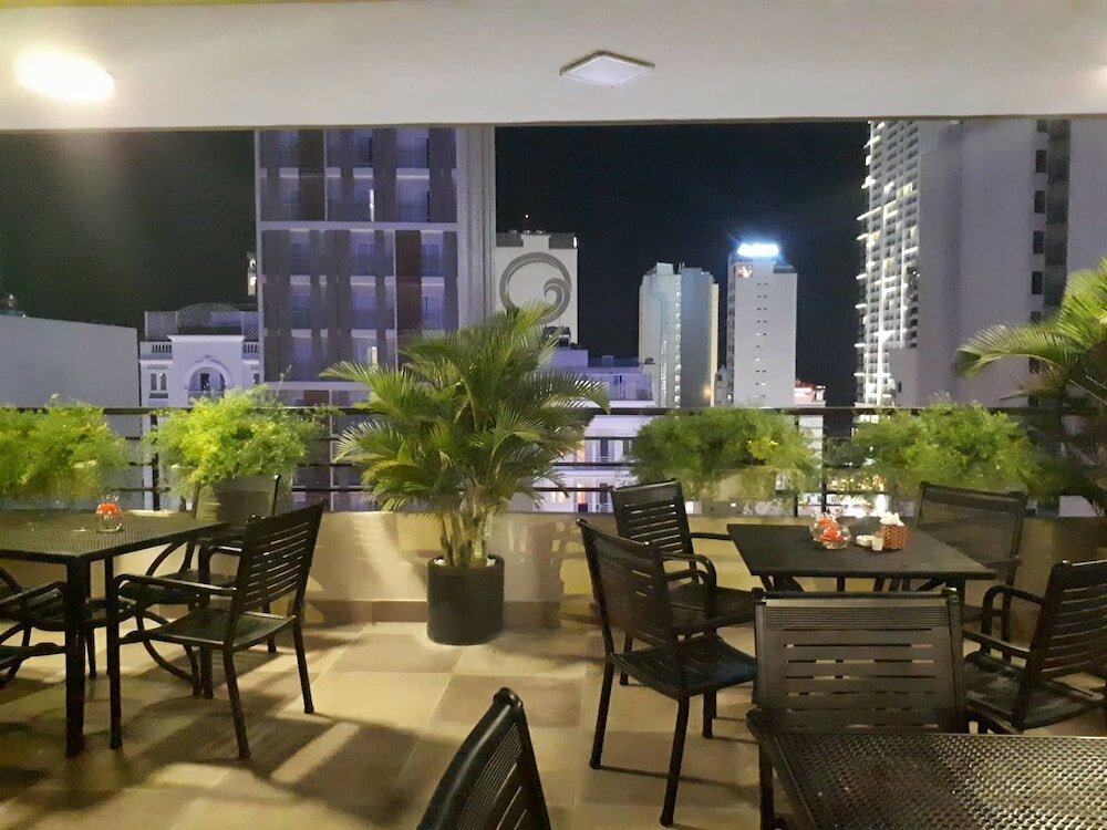 Фото Maple Leaf Hotel & Apartment