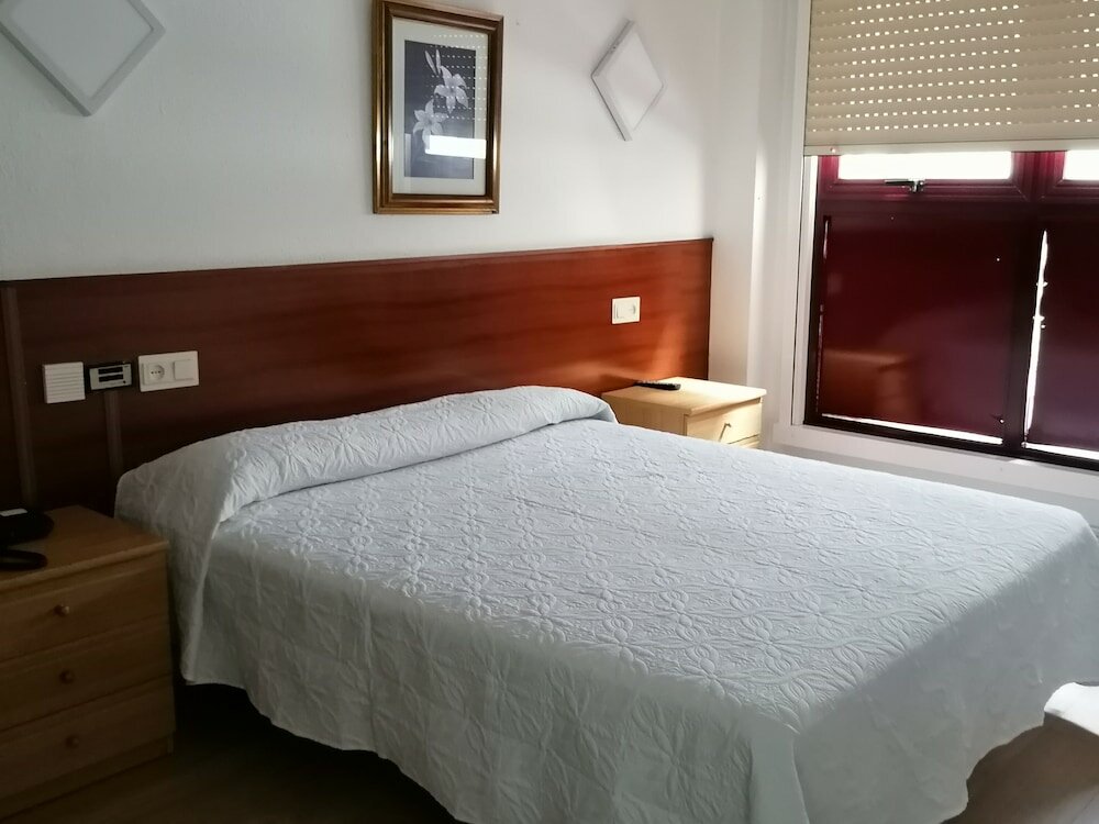 Фото Hostal Adelia