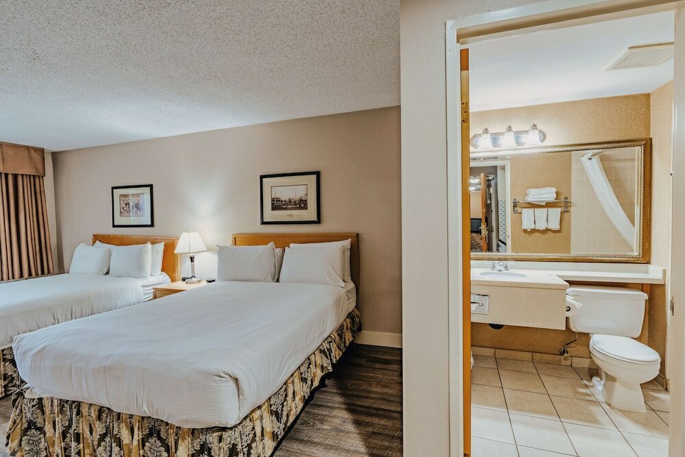 Фото SureStay Plus Hotel by Best Western Coquitlam