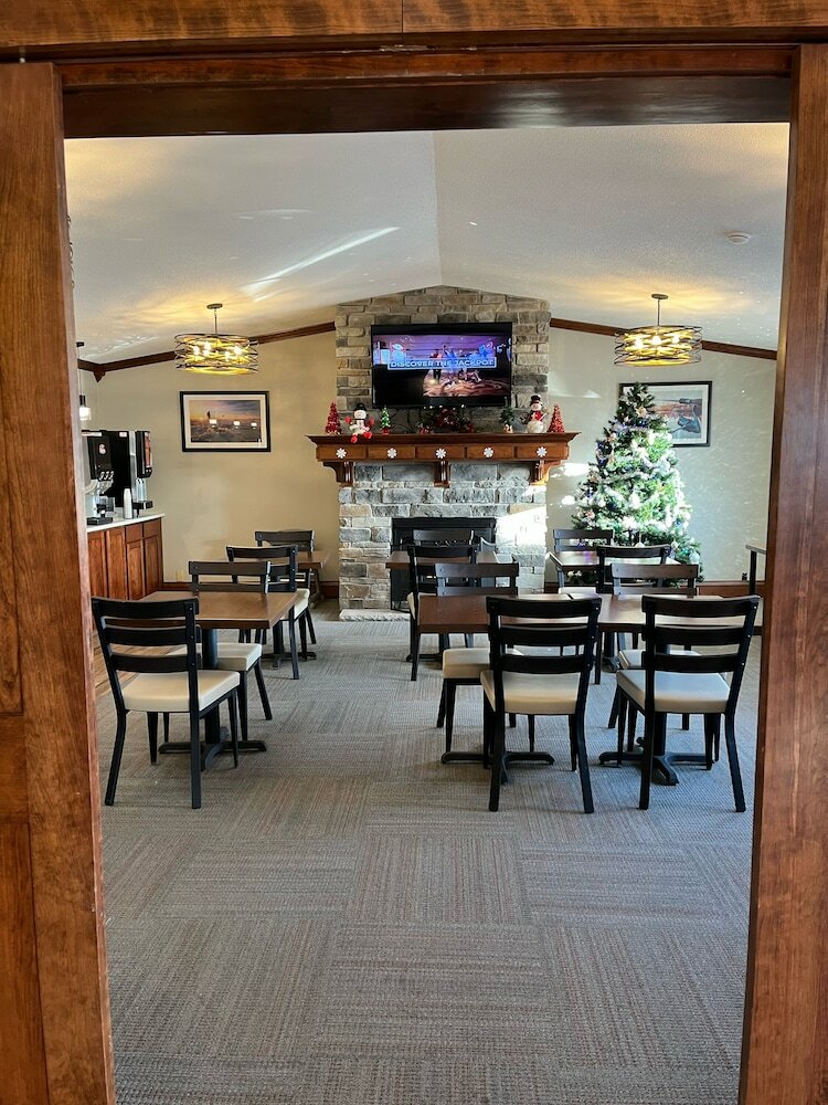 Фото Fireside Inn & Suites