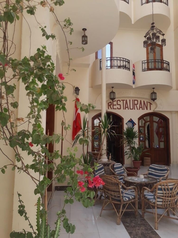 Фото Alhambra Hotel