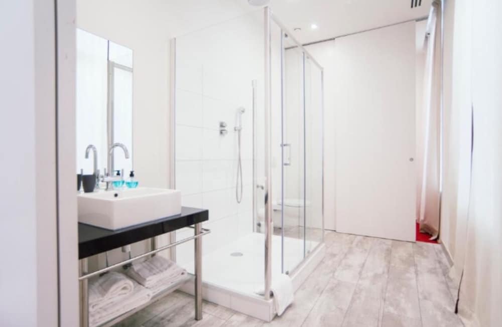 Фото Pacific Café Hotel