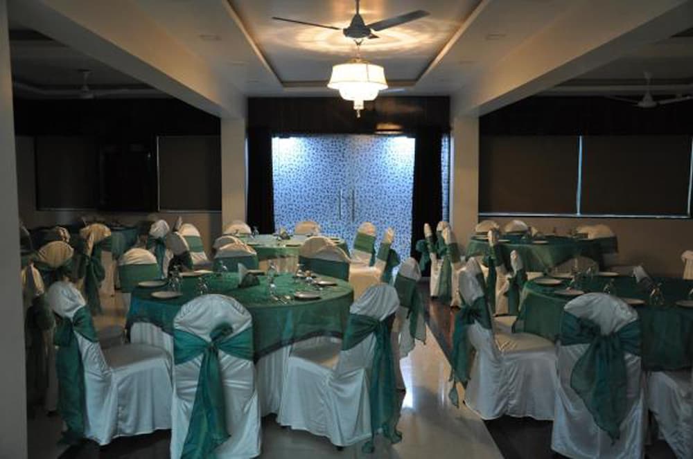 Фото Savera A Business Luxury Hotel