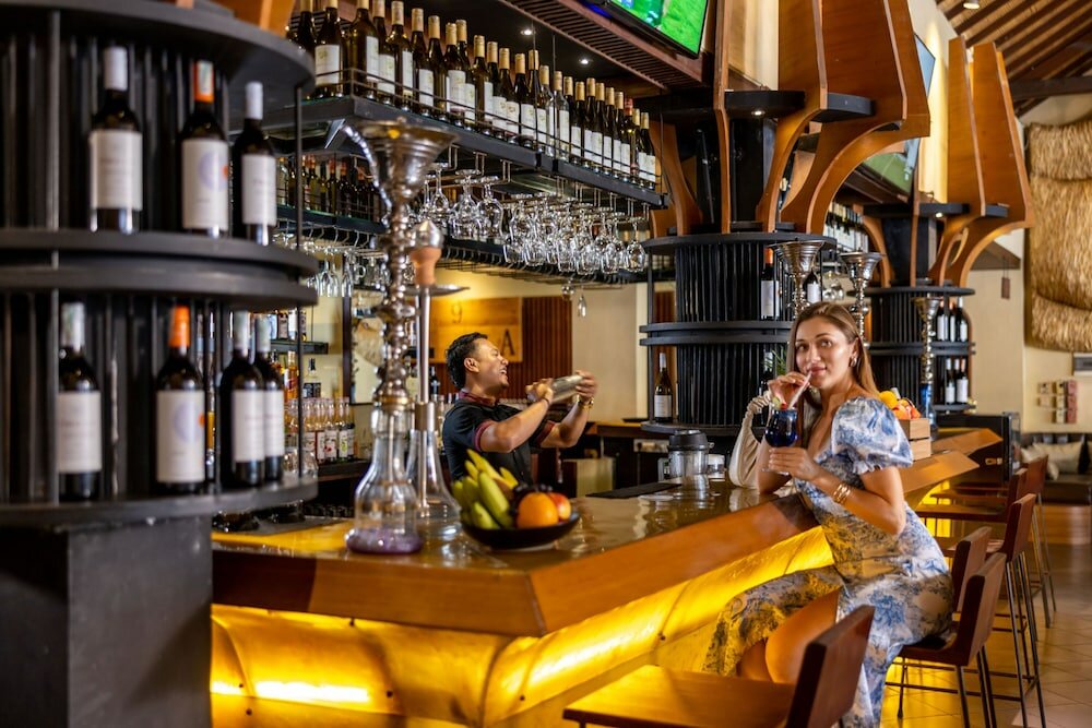 Фото Adhi Jaya Hotel