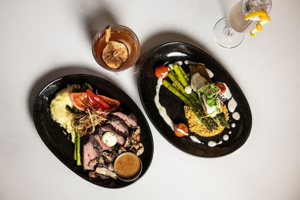 Фото Delta Edmonton Centre Suite Hotel