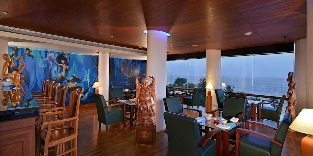 Фото Gokulam Grand Turtle On The Beach