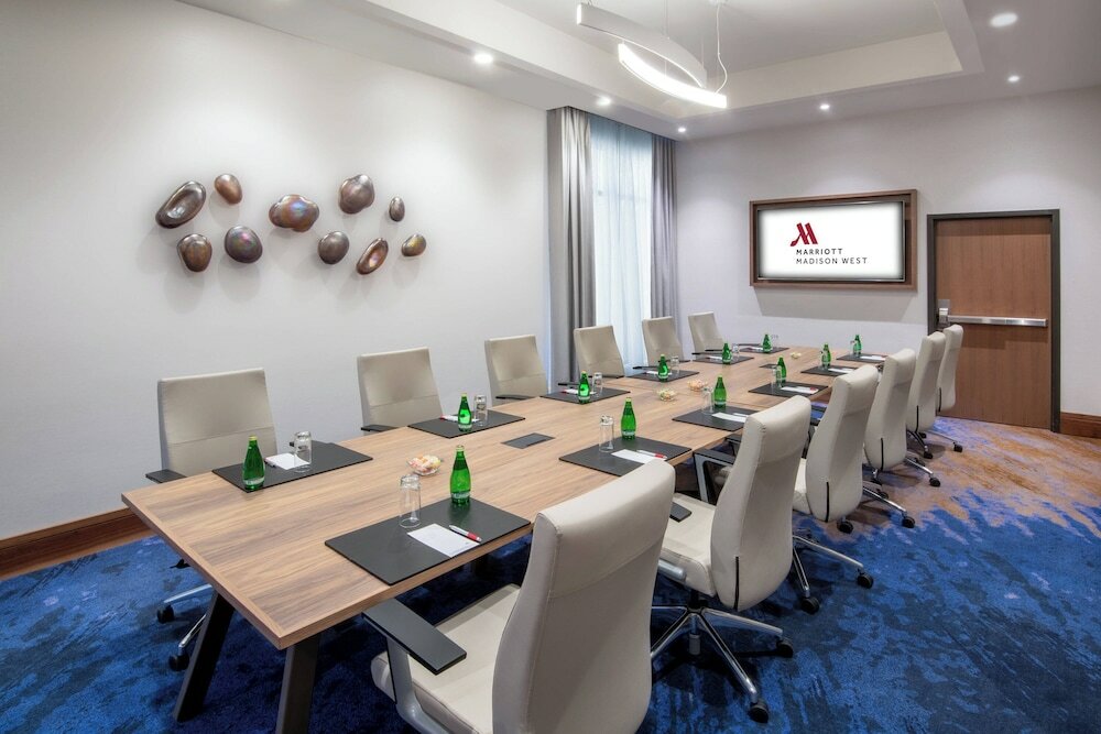 Фото Marriott Madison West