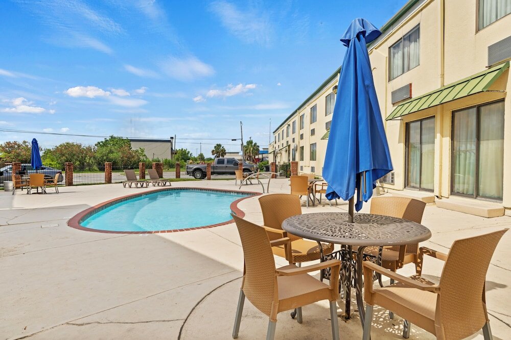 Фото Marina Inn & Suites Chalmette